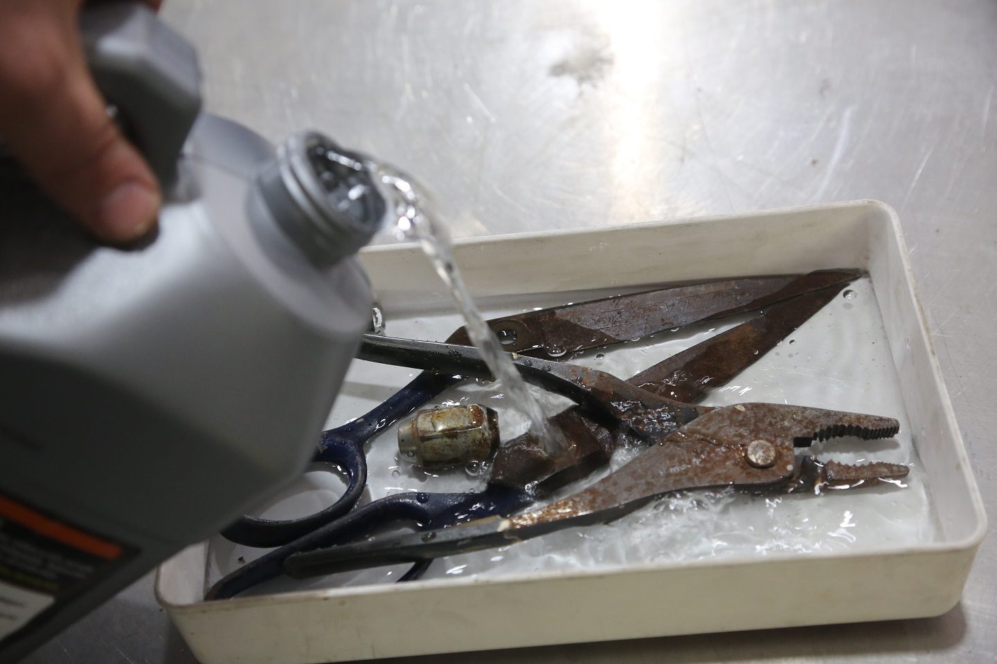Know-How Notes: How to Treat Rust With WD-40 Rust Remover Soak » NAPA Know How Blog